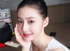 网传女明星胡连馨视频话题，难道系AI软件合成？